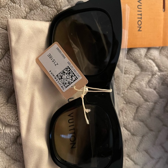 Louis Vuitton Cat Eye Sunglasses - Picture 5 of 12